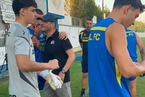 (ΒΙΝΤΕΟ/Φώτος Kerkida) Η είσοδος... των παικτών του ΑΠΟΕΛ