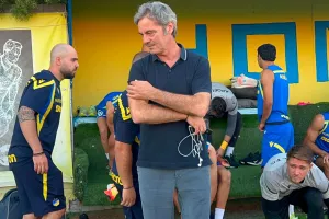 (ΒΙΝΤΕΟ/Φώτος Kerkida) Η είσοδος... των παικτών του ΑΠΟΕΛ