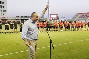 "ΖΗΤΩ Η ΝΕΑ ΣΑΛΑΜΙΝΑ ΑΜΜΟΧΩΣΤΟΥ"!