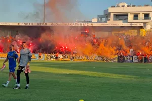 (ΒΙΝΤΕΟ/Φώτος Kerkida) Η είσοδος... των παικτών του ΑΠΟΕΛ