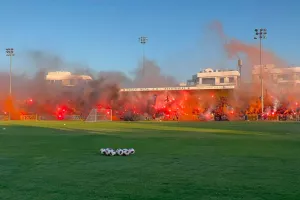 (ΒΙΝΤΕΟ/Φώτος Kerkida) Η είσοδος... των παικτών του ΑΠΟΕΛ