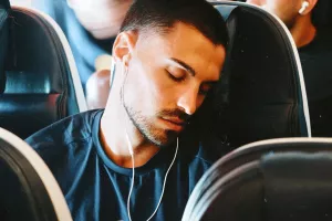 (Φώτος) "Πέταξε" για Πολωνία η ΑΕΛ
