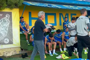 (ΒΙΝΤΕΟ/Φώτος Kerkida) Η είσοδος... των παικτών του ΑΠΟΕΛ