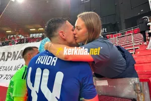 Γλυκό... φιλάκι από την Λίζα!