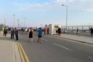 (Φώτος Kerkida) Μαζεύεται ο κόσμος του Απόλλωνα
