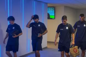 ΑΠΟΧΩΡΗΣΗ/Με τη θλίψη ζωγραφισμένη στα πρόσωπά τους…