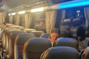 ΦΩΤΟΣ/Μέσα στο λεωφορείο της Ανόρθωσης!