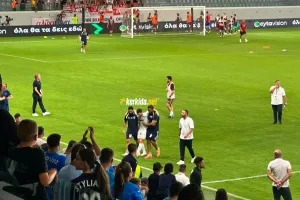 Αποχώρησε υποβασταζόμενος ο Μαμάντοφ...