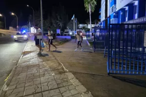 Φεύγοντας οι παίκτες του ΑΠΟΕΛ από το ΠΑΠ