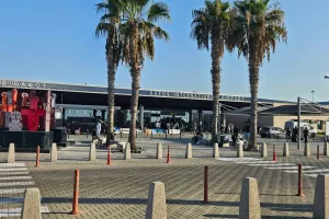 (Φώτος Kerkida) Στο αεροδρόμιο Πάφου