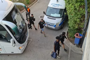 Φώτος kerkida από την άφιξη της Σεντ Τρούιντεν