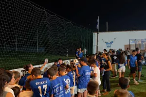 Μοίρασαν αυτόγραφα (Φώτος)