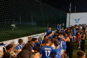 Μοίρασαν αυτόγραφα (Φώτος)