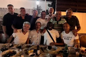 (Φώτος) Υποδέχτηκαν... Μάικ Ομπίκου!