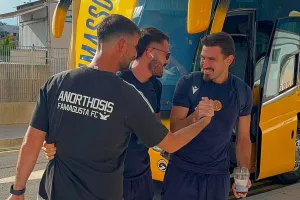 (Φώτος kerkida) Η άφιξη της ΑΕΛ
