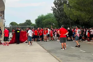 (ΦΩΤΟΣ/ΒΙΝΤΕΟ kerkida) ''Ερυθρόλευκη' εξόρμηση στο ΓΣΠ / Ουρά στην είσοδο  