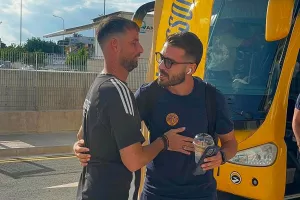 (Φώτος kerkida) Η άφιξη της ΑΕΛ