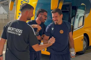 (Φώτος kerkida) Η άφιξη της ΑΕΛ