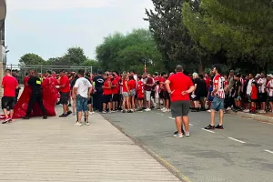 (ΦΩΤΟΣ/ΒΙΝΤΕΟ kerkida) ''Ερυθρόλευκη' εξόρμηση στο ΓΣΠ / Ουρά στην είσοδο  