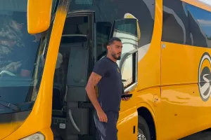 (Φώτος kerkida) Η άφιξη της ΑΕΛ