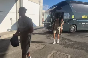 (Φώτος Kerkida) Έφτασε... η ΑΕΚ