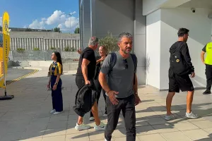 (Φώτος kerkida) Η άφιξη της ΑΕΛ