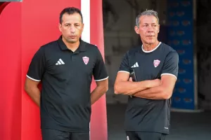 (Φώτος) Νέα Σαλαμίνα-Ο29Μ: Φιλική... ισοπαλία
