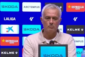 Μουρίνιο: «Αυτό που κάνουν στον Βινίσιους είναι υπερβολικό» (βίντεο)