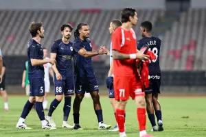 H league phase περνά από τα... πόδια της