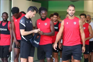 (LIVE) ΑΕΚ 1-0 Καρμιώτισσα