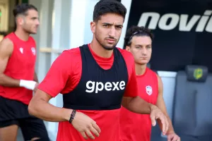 (LIVE) ΑΕΚ 1-0 Καρμιώτισσα