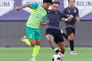 (Φώτος) ΑΕΚ - Καρμιώτισσα: Φιλική... "κιτρινοπράσινη" νίκη