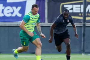 (LIVE) ΑΕΚ 1-0 Καρμιώτισσα