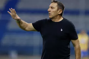 Ανόρθωση-ΑΠΟΕΛ: Φιλικό...ΔΙΠΛΟ με ένταση και νεύρα