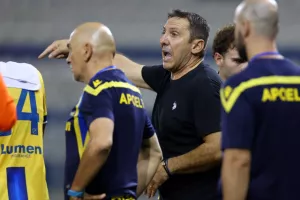 Ανόρθωση-ΑΠΟΕΛ: Φιλικό...ΔΙΠΛΟ με ένταση και νεύρα