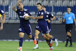 Ανόρθωση-ΑΠΟΕΛ: Φιλικό...ΔΙΠΛΟ με ένταση και νεύρα