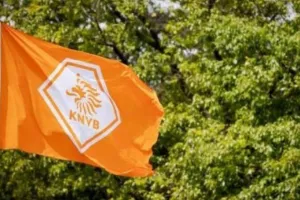 Η ολλανδική ομοσπονδία ζητά διεθνή σύνοδο κορυφής χωρίς τον Ινφαντίνο