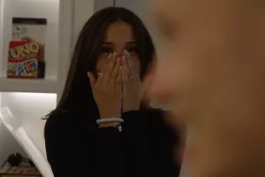 Η επική αντίδραση της συντρόφου του Χάλαντ στο νέο look του