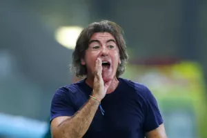 ''Ήταν ένα καταστροφικό 10λεπτο. Περήφανος για τους παίχτες μου''