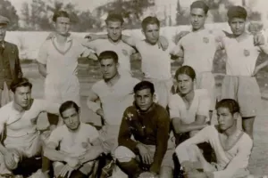 Ο πρώτος (επίσημος) τίτλος, 1935 – 1936