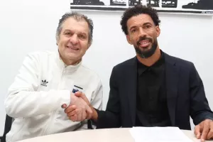 Έβαλε... υπογραφή (Φώτος)