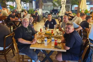 Απόλαυσαν κρεατομεζέδες!