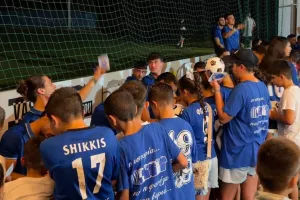 Μοίρασαν αυτόγραφα (Φώτος)