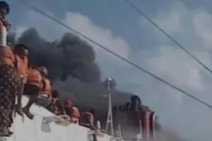 Τουλάχιστον πέντε νεκροί από φωτιά σε πλοίο