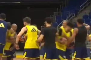 ΕΤΣΙ υποδέχθηκαν τους νέους παίκτες (βίντεο)