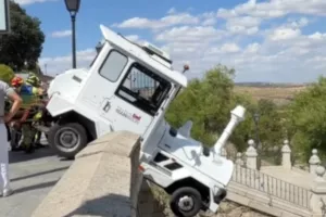 Τουριστικό τρενάκι στην Ισπανία άρχισε να κινείται χωρίς οδηγό και τραυμάτισε 44χρονο