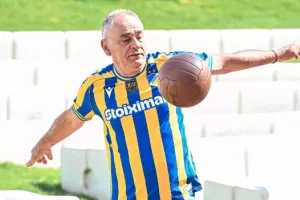 ΑΠΟΕΛ/Εντός έδρας εμφάνιση
