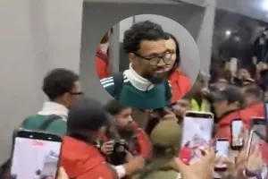 (Βίντεο) ΧΑΜΟΣ στην άφιξη του Βοζίνια!