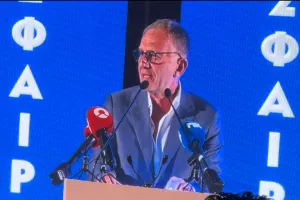 Χάρης/"Οι ΘΡΥΛΟΙ δεν τελειώνουν ποτέ"