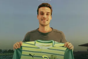 Υπέγραψε ο Brian Olivan
